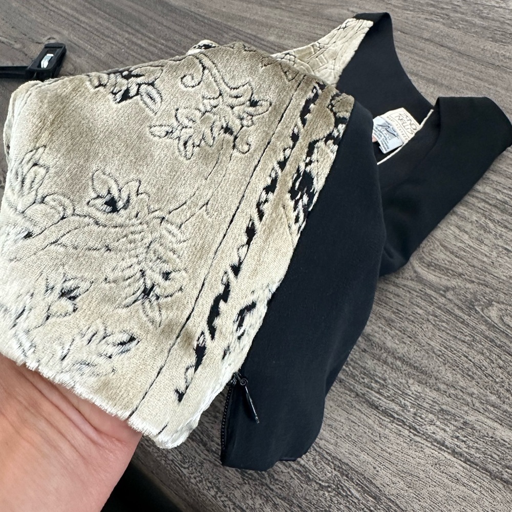Cream Fitted Sleeveless Tank Top - Picture 7 of 8